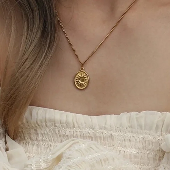 NEW MOON SUN STAR 18K GOLD NECKLACE, NICE NECKLACE, CUTE NECKLACE - Picture 4 of 7